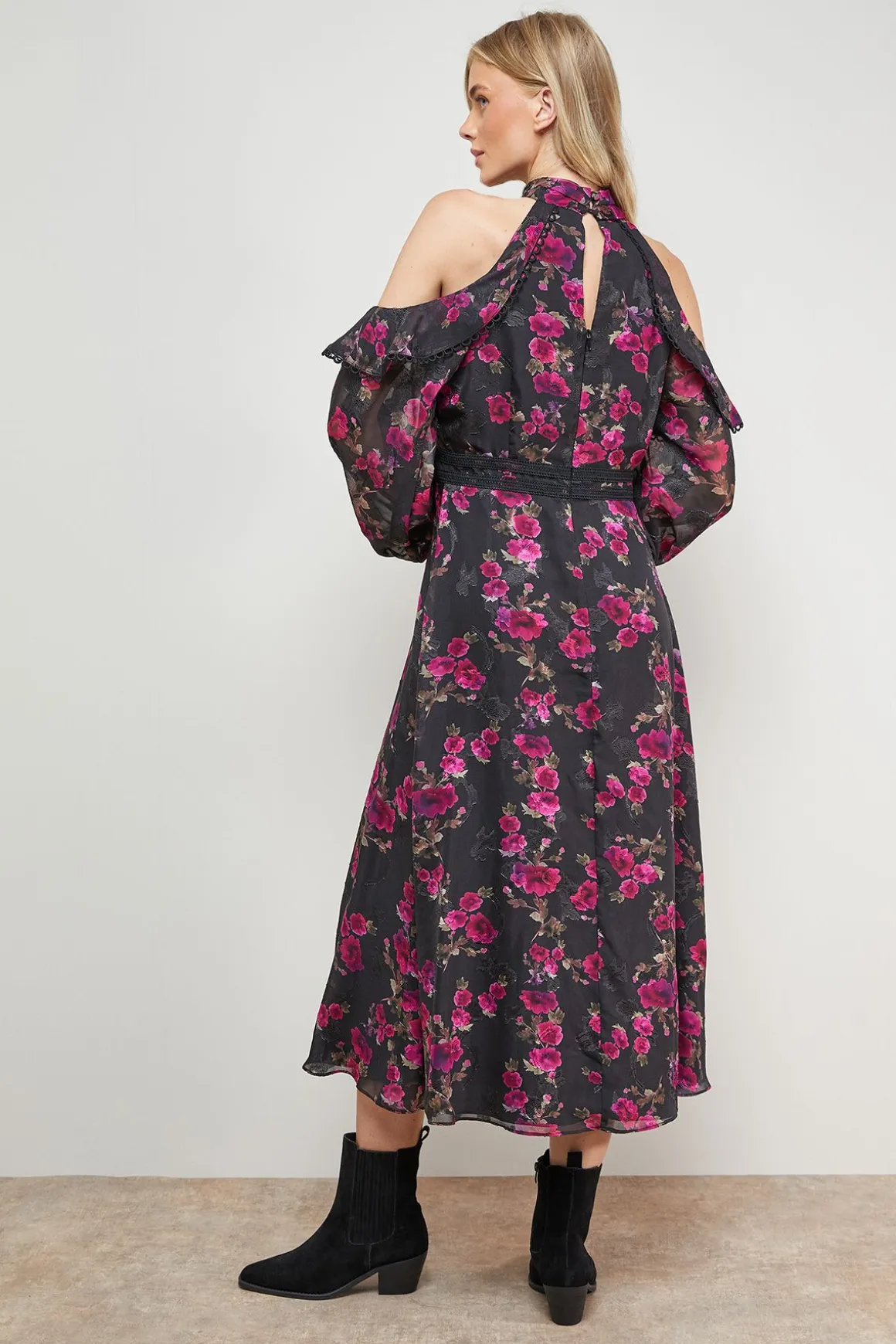 Robe Mi-Longue à Col Halter avec Épaules Dénudées et Volants