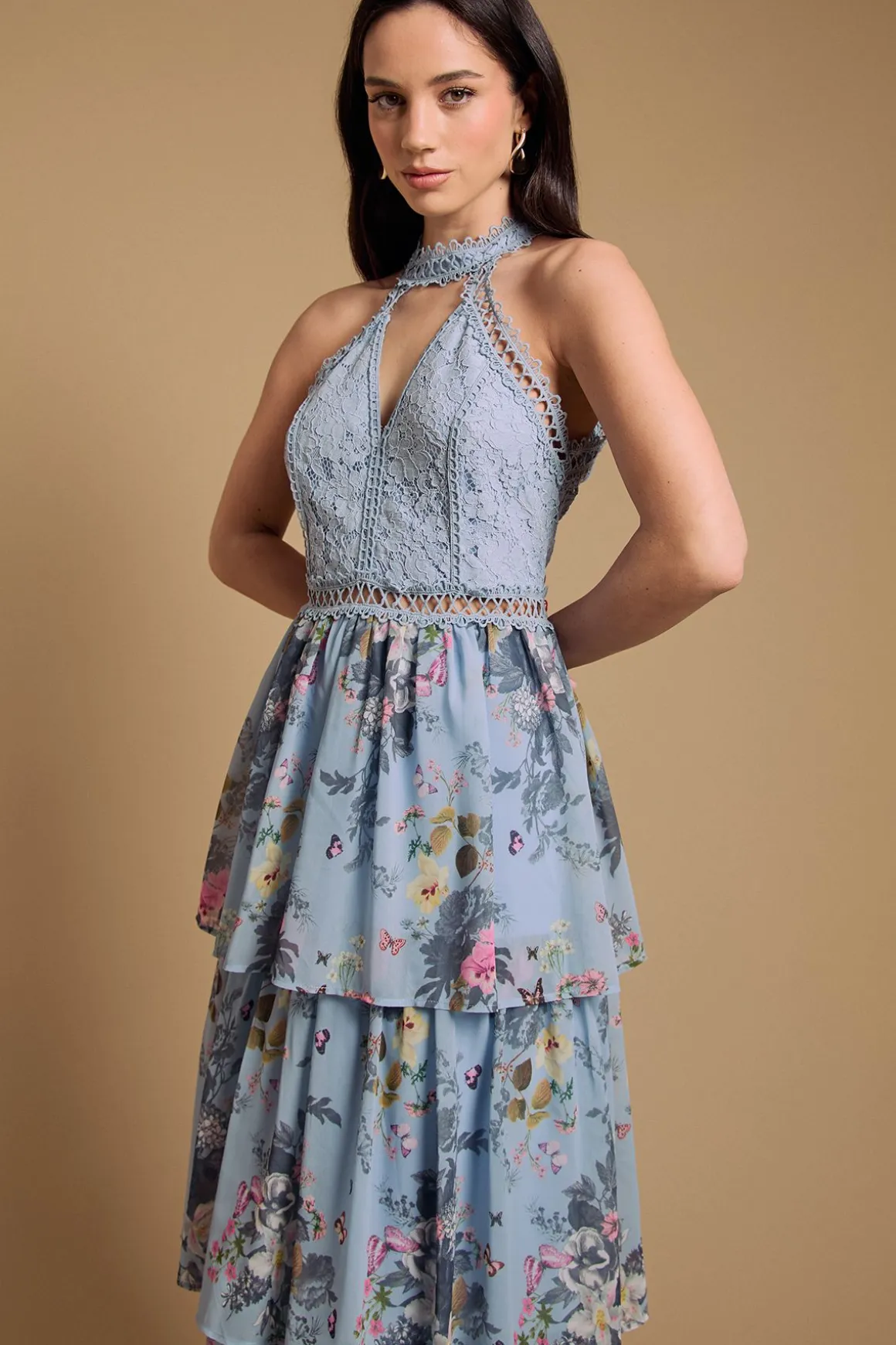 Robe Mi-longue À Col Licou Étagée En Dentelle