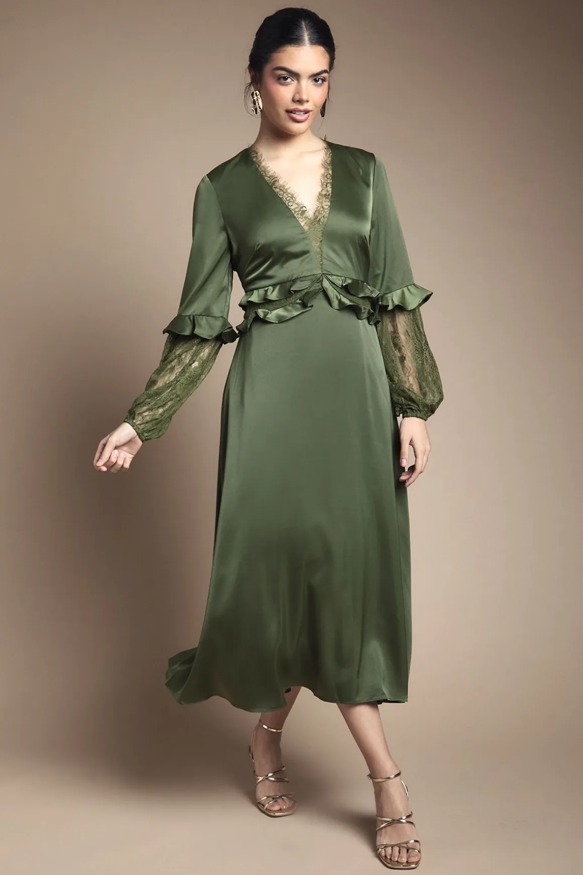 Robe Mi-Longue Col V à Manches en Dentelle et Taille Froncée