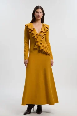 Robe Mi-Longue à Col V Volantée Aspect Laine Compacte