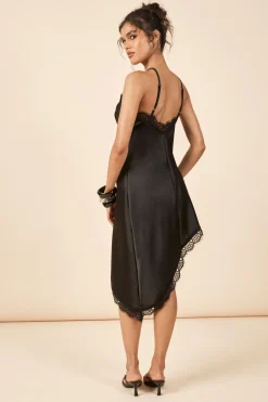Robe Mi-longue Dos Nu En Satin Texturé Et Dentelle