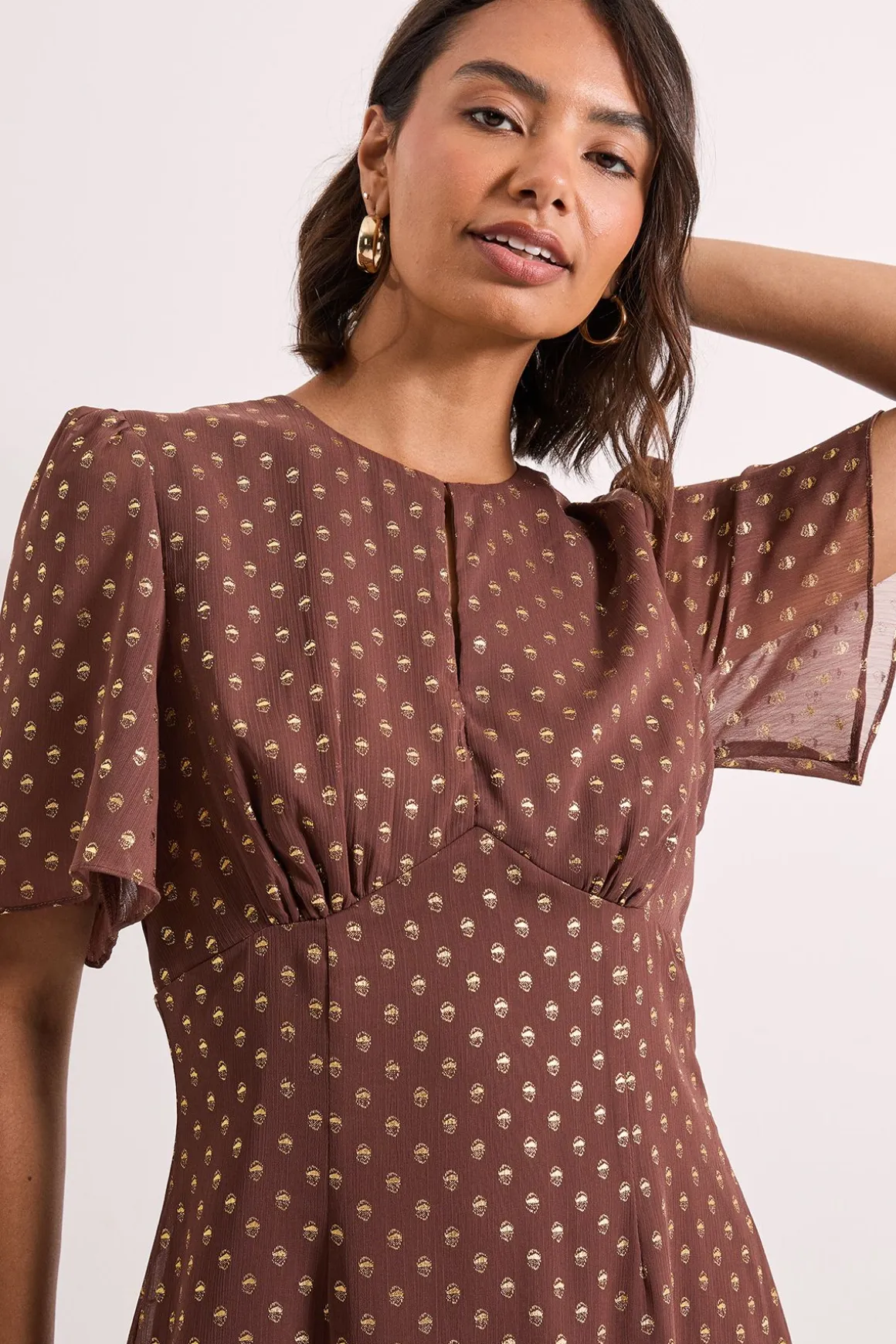 Robe Mi-longue DP Luxe en Mousseline à Pois Métallisés avec Ourlet à Volants