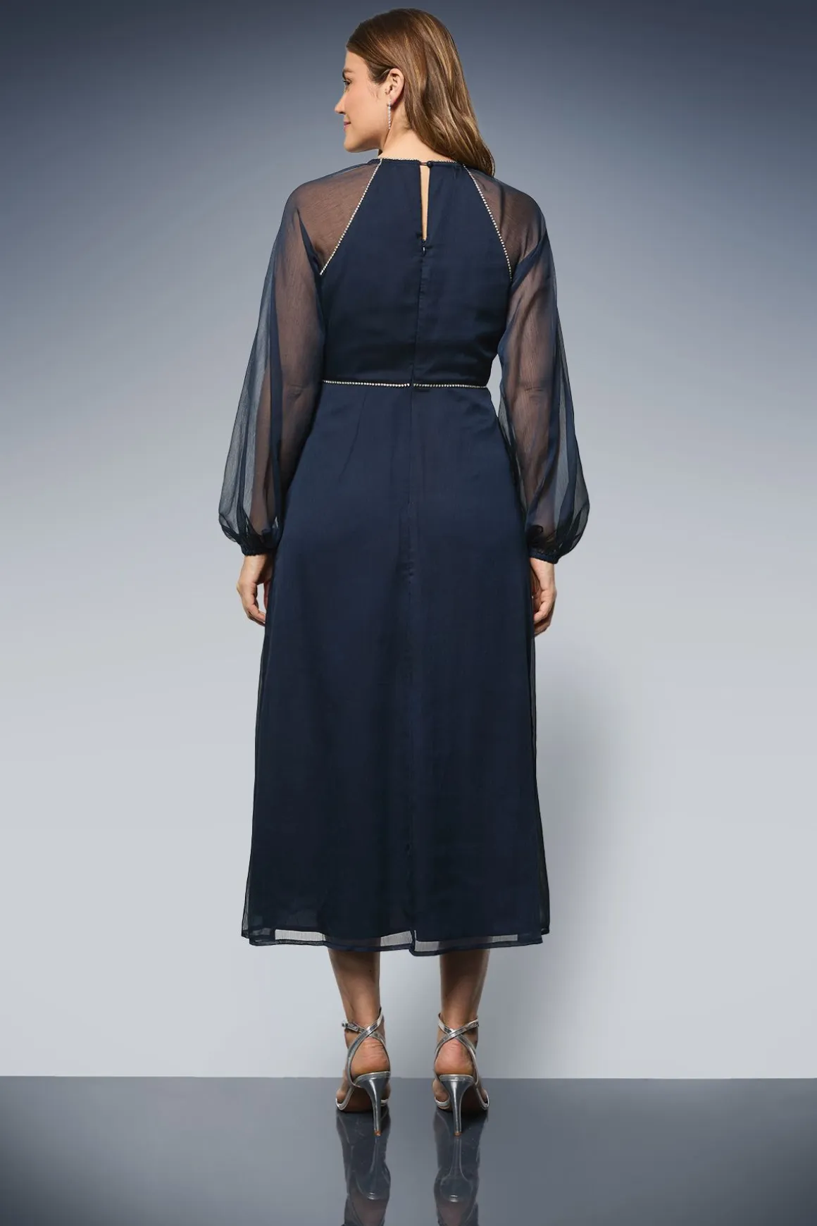 Robe Mi-Longue à Détails Ornementés