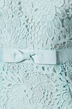 Robe Mi-Longue en Dentelle avec Ceinture Nœud