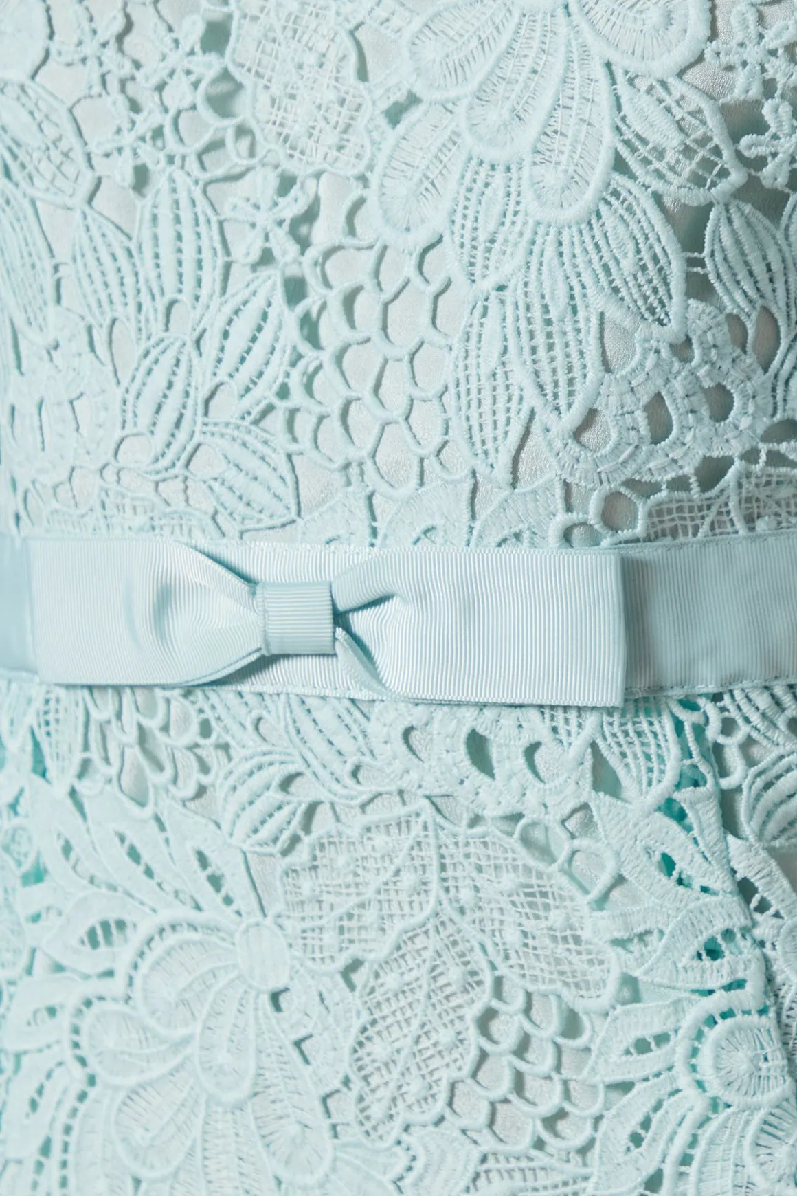 Robe Mi-Longue en Dentelle avec Ceinture Nœud