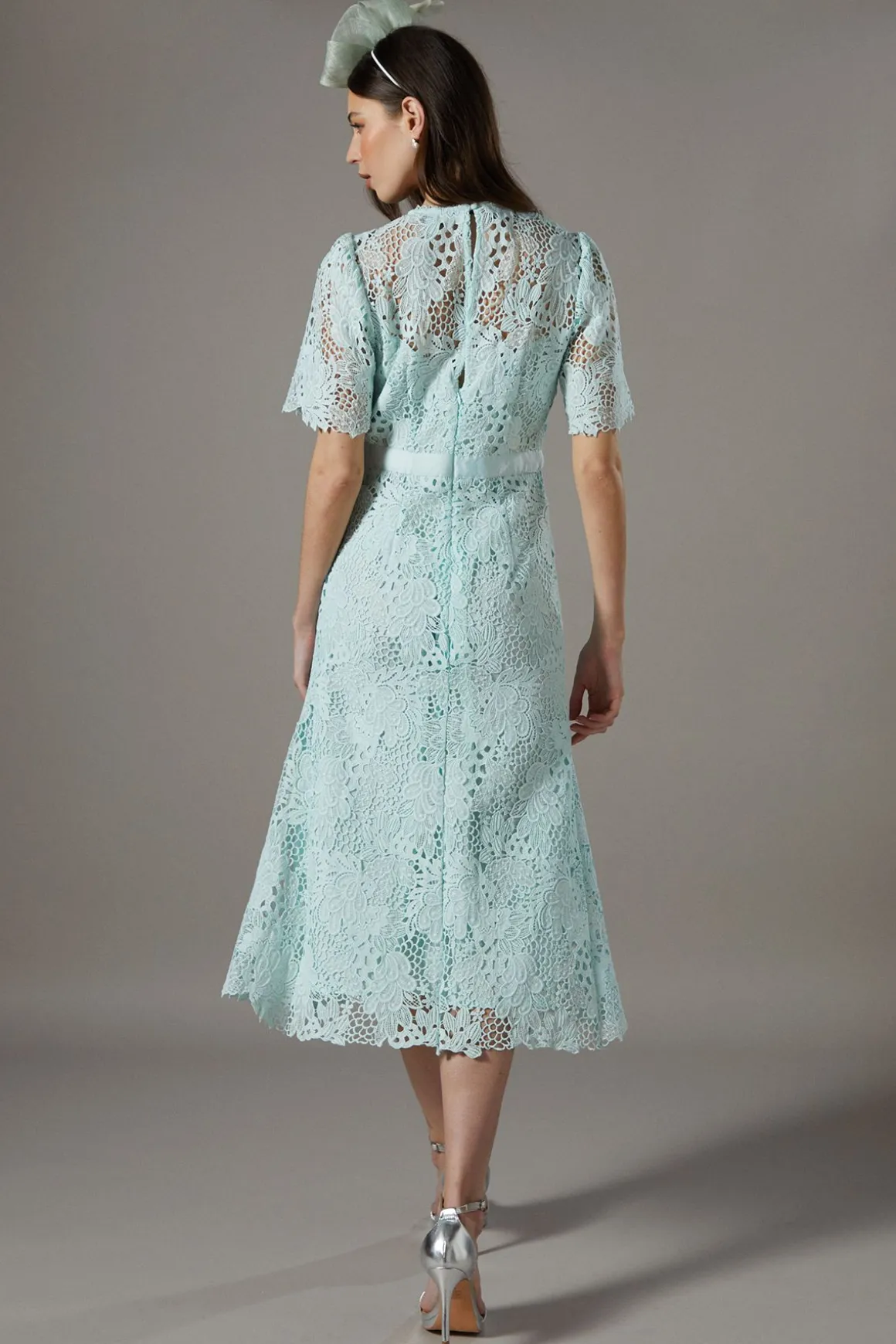 Robe Mi-Longue en Dentelle avec Ceinture Nœud