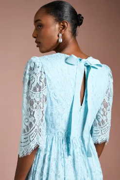 Robe Mi-longue en Dentelle à Manches Courtes