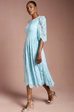 Robe Mi-longue en Dentelle à Manches Courtes