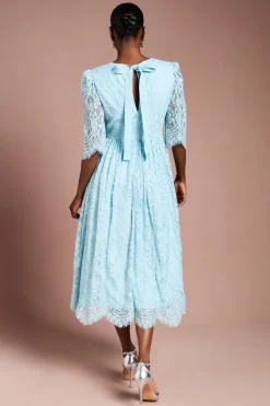 Robe Mi-longue en Dentelle à Manches Courtes