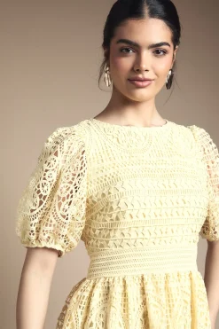 Robe Mi-longue En Dentelle À Manches Bouffantes