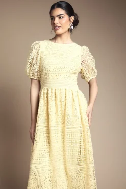 Robe Mi-longue En Dentelle À Manches Bouffantes