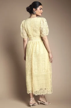 Robe Mi-longue En Dentelle À Manches Bouffantes