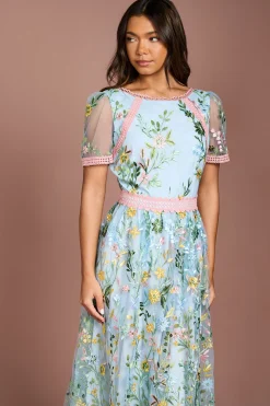 Robe Mi-longue en Maille Brodée avec Détails de Dentelle