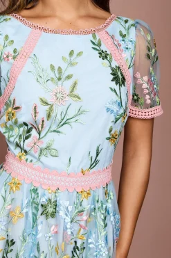 Robe Mi-longue en Maille Brodée avec Détails de Dentelle