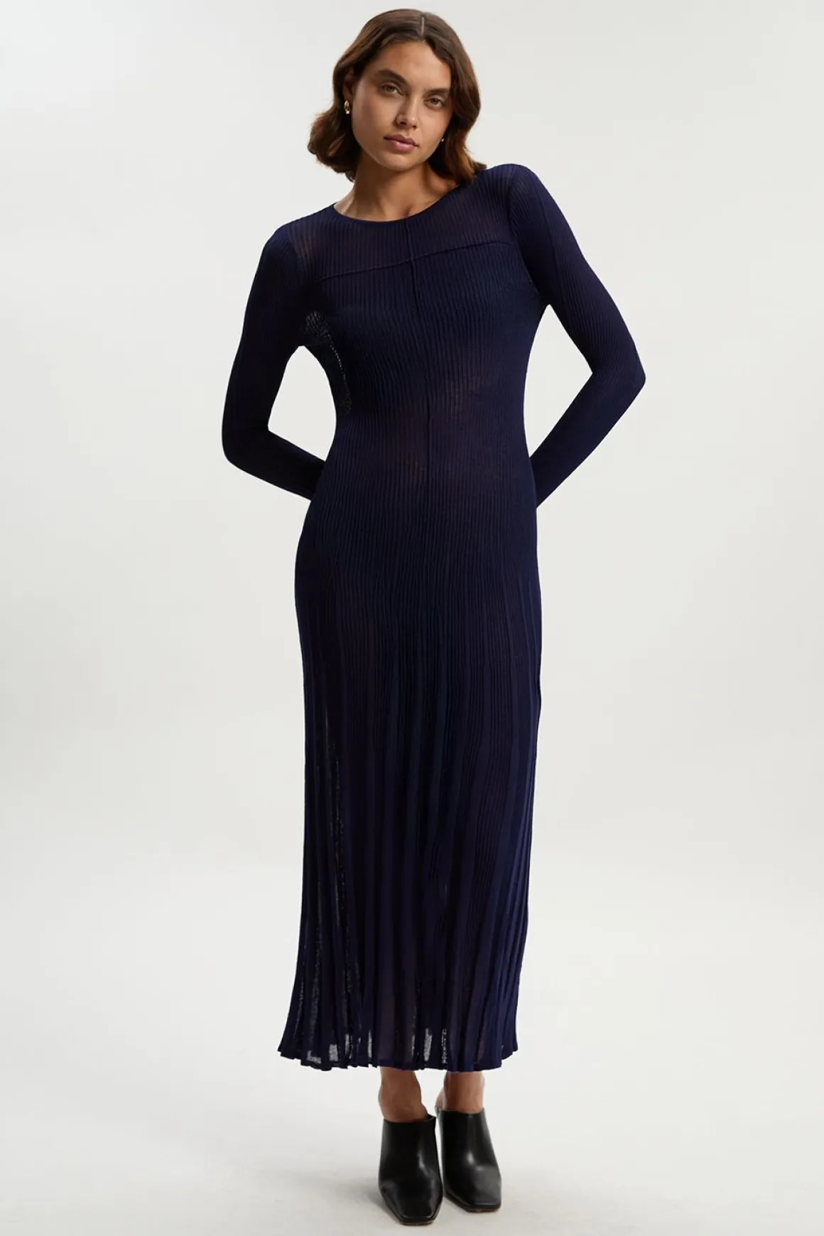 Robe Mi-Longue en Maille Côtelée Transparente Fluide