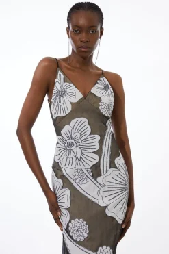 Robe mi-longue en organdie tissée avec appliqué