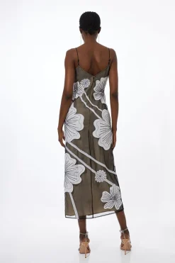 Robe mi-longue en organdie tissée avec appliqué