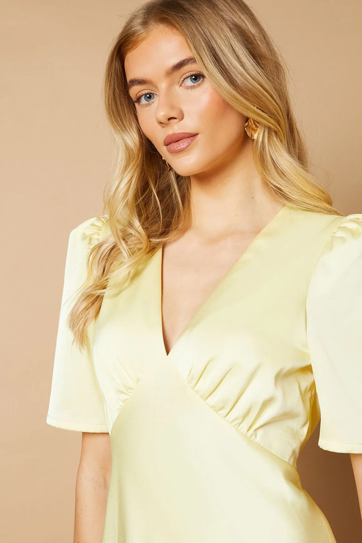 Robe Mi-Longue en Satin