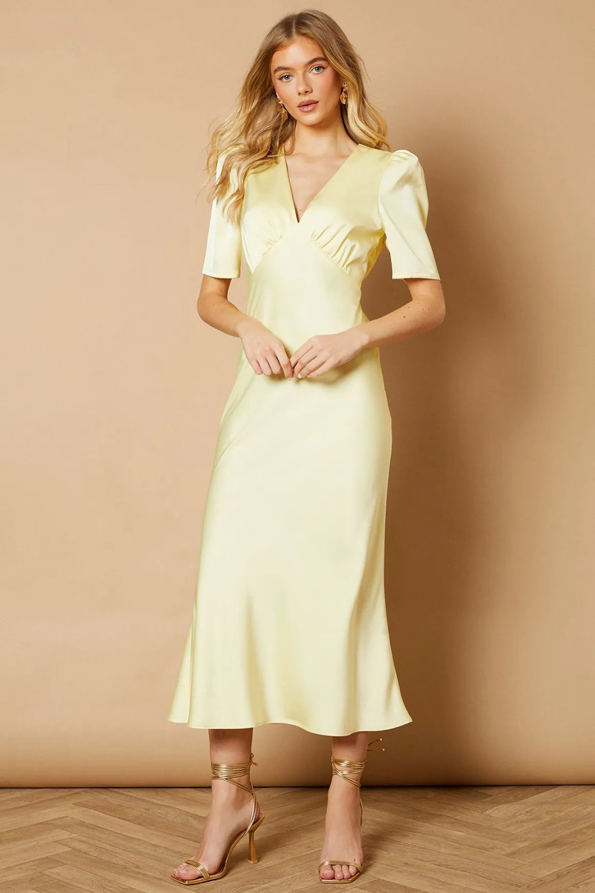 Robe Mi-Longue en Satin