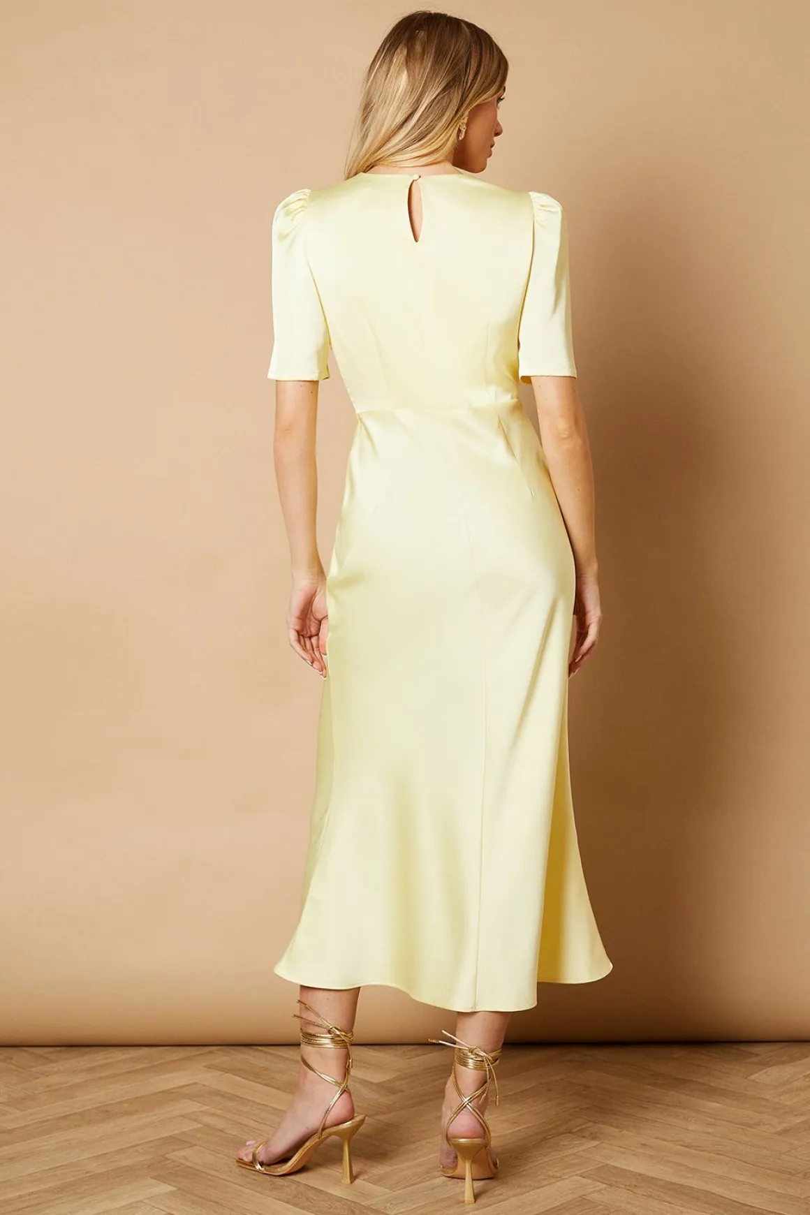 Robe Mi-Longue en Satin