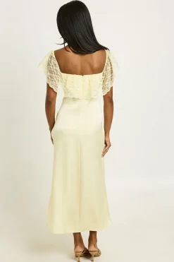 Robe Mi-Longue En Satin Avec Dentelle Et Décolleté Bardot