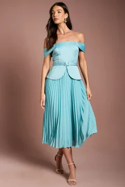 Robe Mi-longue en Satin avec Haut Bardot et Jupe Plissée