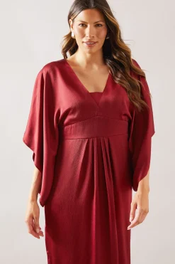 Robe Mi-Longue en Satin à Manches Cape
