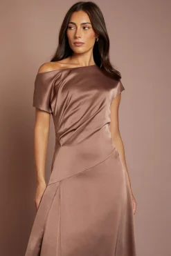Robe Mi-longue En Satin À Épaules Dénudées Et Ourlet Asymétrique