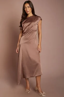 Robe Mi-longue En Satin À Épaules Dénudées Et Ourlet Asymétrique