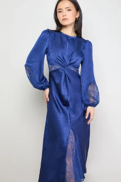 Robe Mi-Longue en Satin Petite avec Insert en Dentelle