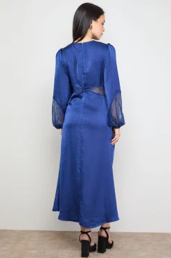 Robe Mi-Longue en Satin Petite avec Insert en Dentelle
