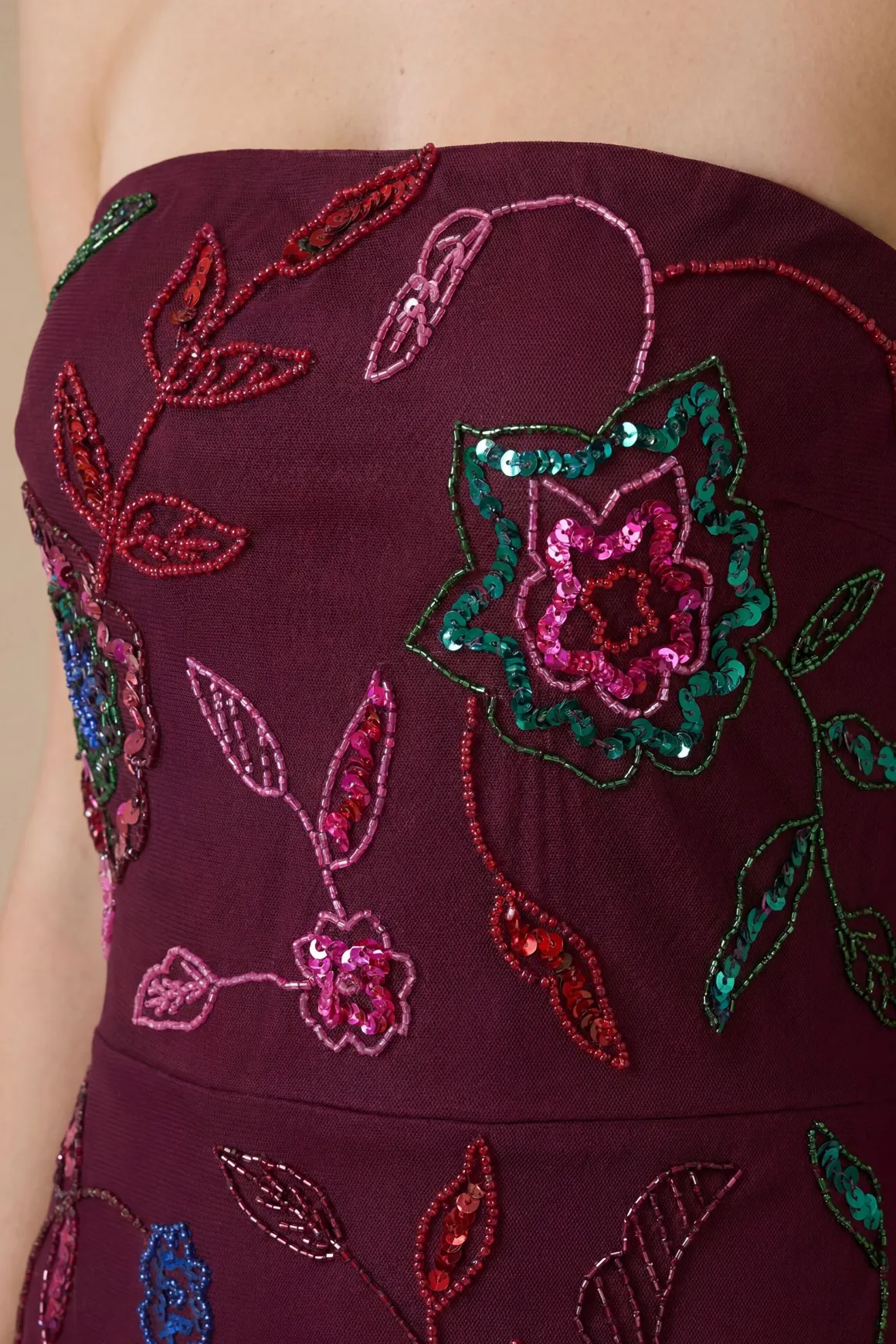 Robe Mi-longue En Tulle Ornée De Motifs Floraux