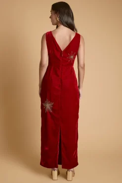 Robe Mi-longue En Velours Céleste Ornée De Broderies