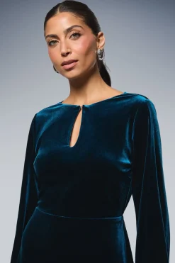 Robe Mi-Longue en Velours à Dos Drapé