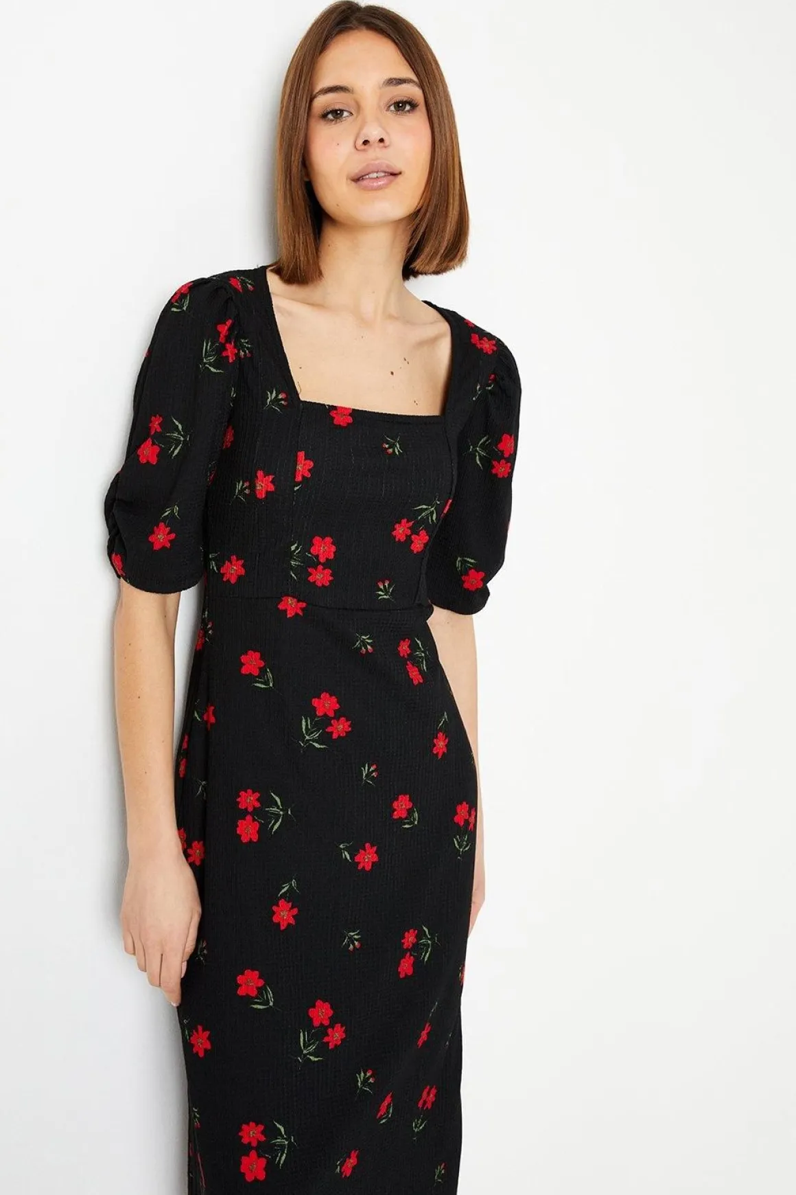 Robe Mi-Longue Fleurie à Coutures