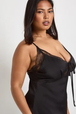 Robe Mi-longue Grande Taille En Satin Avec Détail De Bonnets En Dentelle