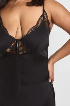 Robe Mi-longue Grande Taille En Satin Avec Détail De Bonnets En Dentelle
