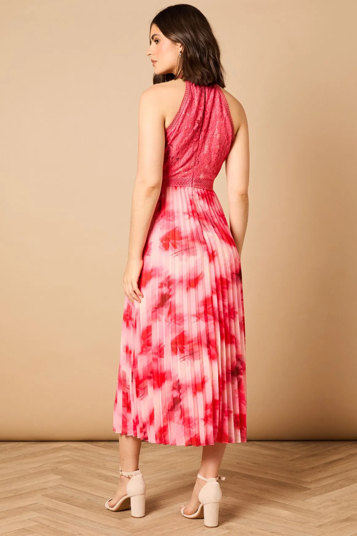Robe Mi-Longue Imprimée à Col Halter en Dentelle