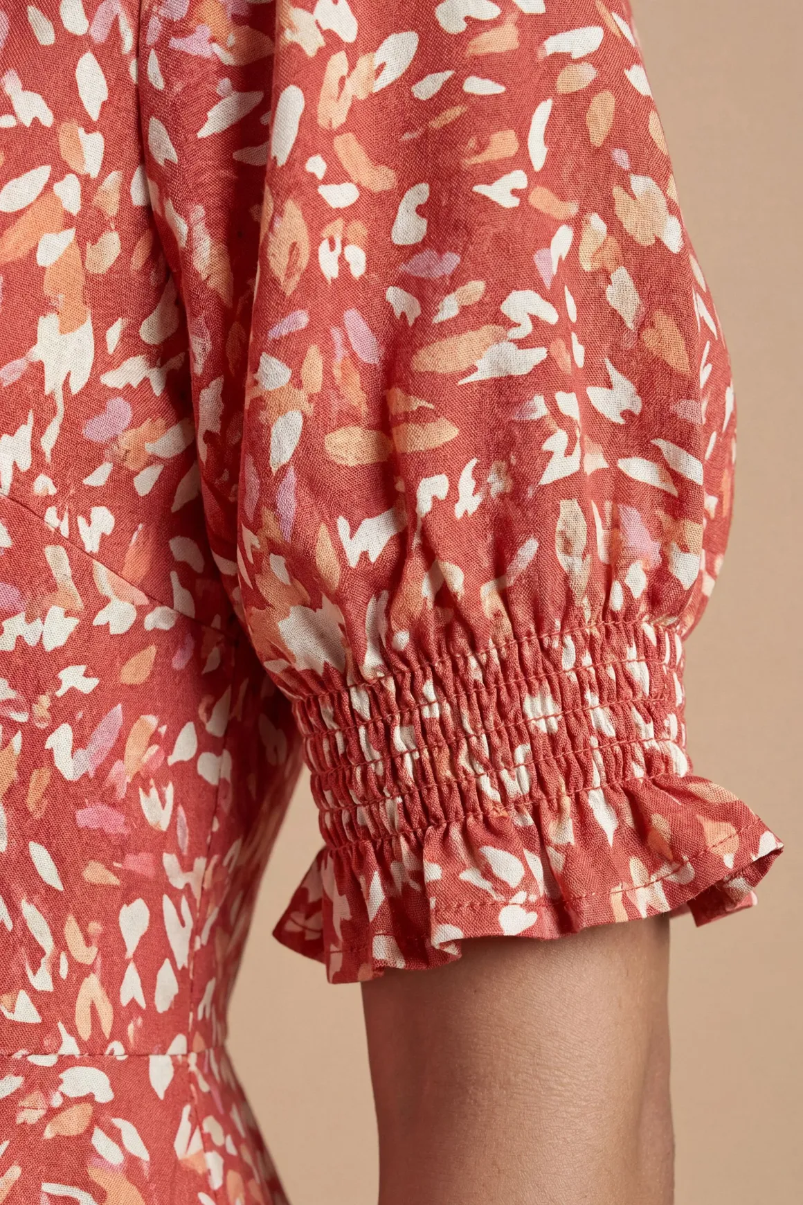 Robe Mi-longue Imprimée À Encolure Cœur Et Manches Bouffantes