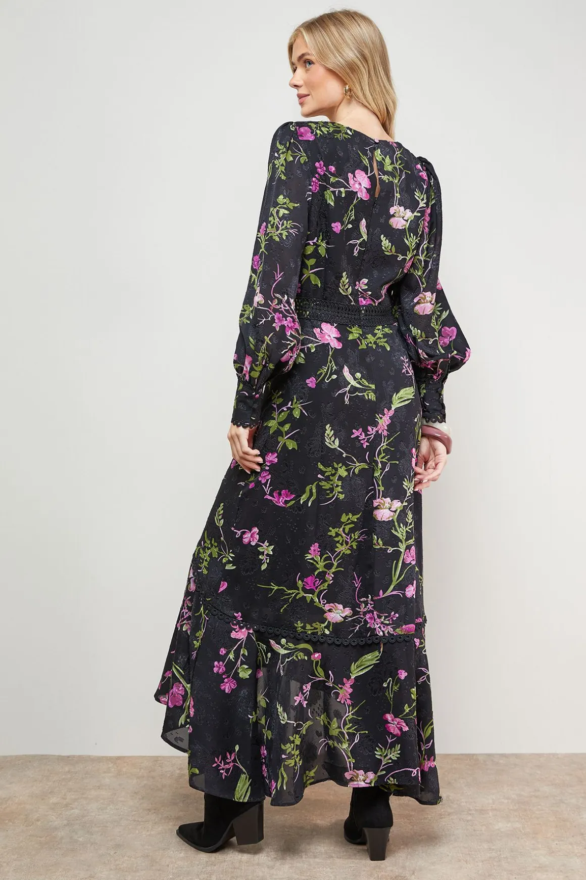 Robe Mi-longue Imprimée à Ourlet Asymétrique avec Détails de Dentelle