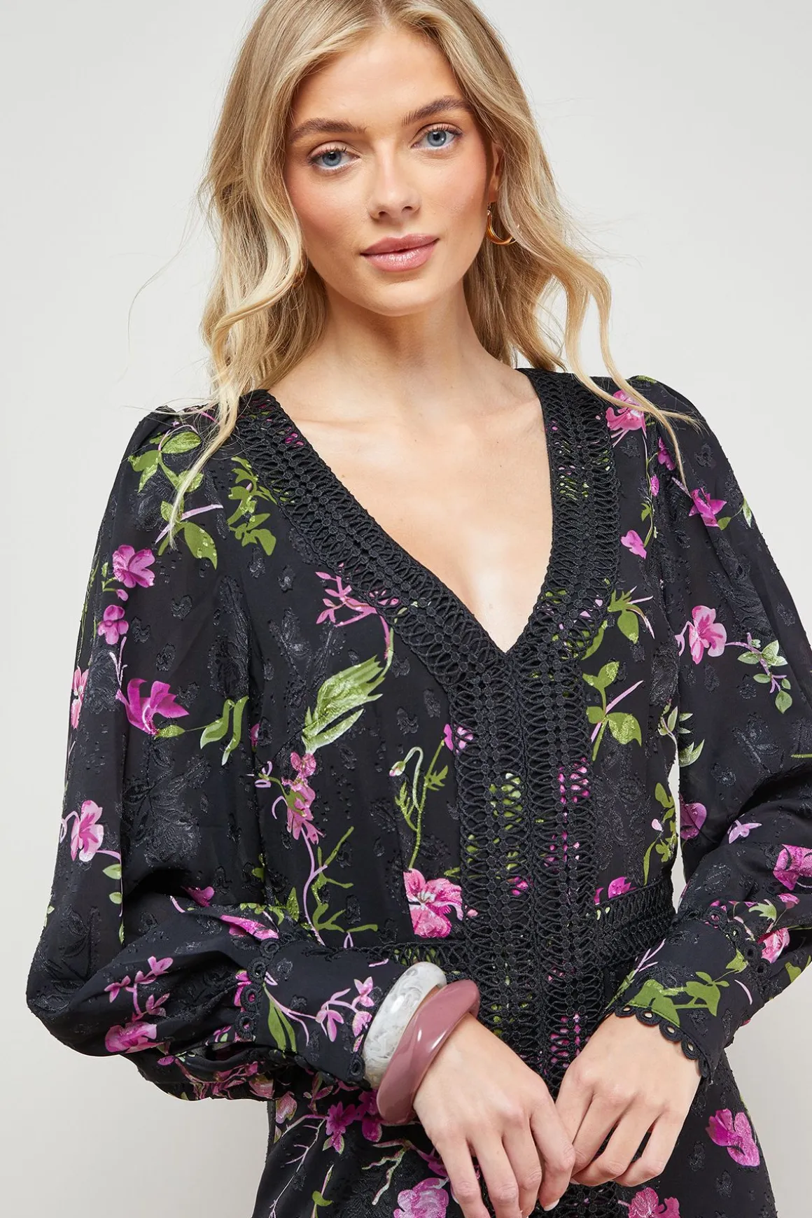 Robe Mi-longue Imprimée à Ourlet Asymétrique avec Détails de Dentelle