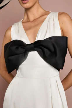 Robe Mi-Longue Lisa en Satin Beige avec Détail Nœud