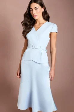 Robe Mi-longue À Manches Courtes Avec Haut Cache-cœur Et Jupe En Satin