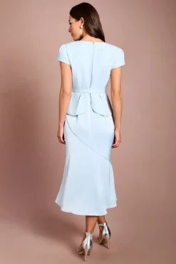 Robe Mi-longue À Manches Courtes Avec Haut Cache-cœur Et Jupe En Satin