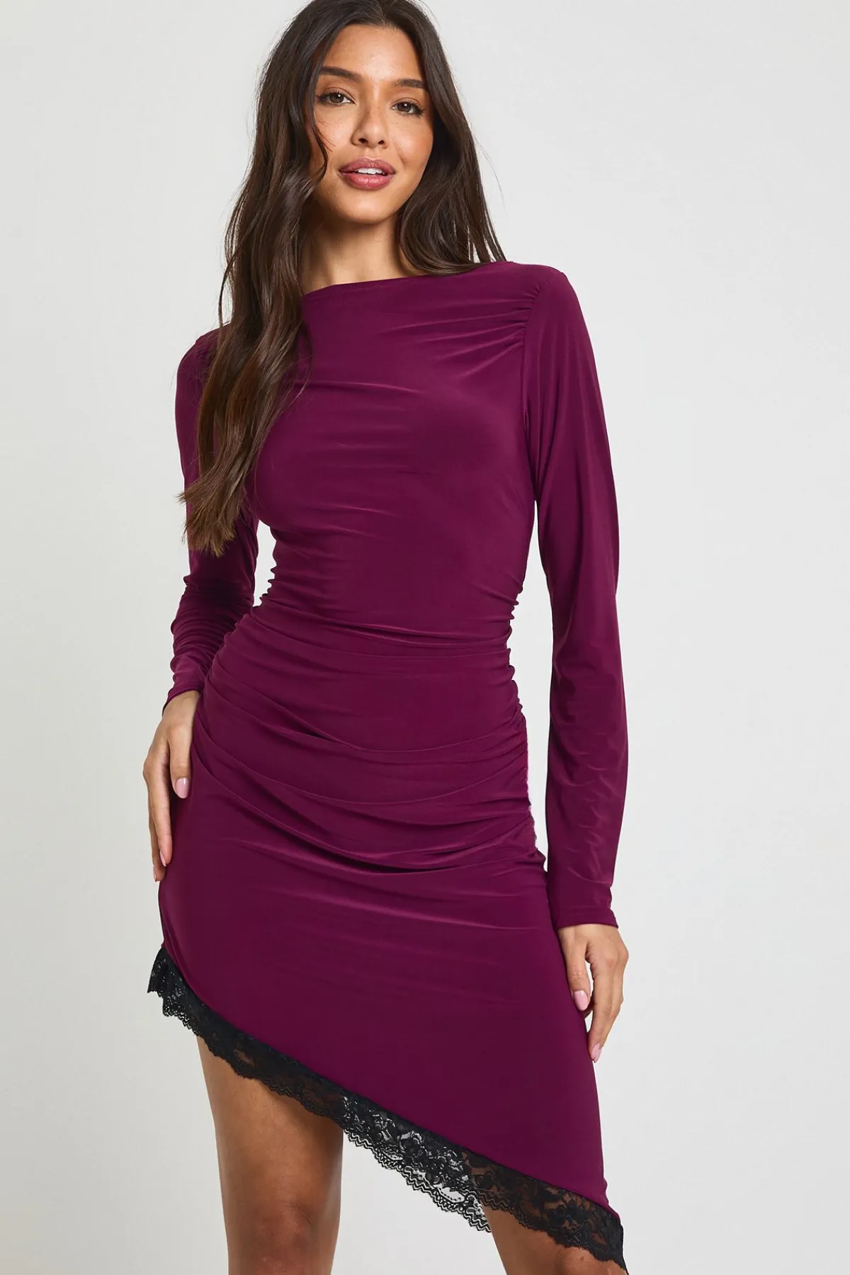 boohoo Robe Mi-longue Moulante À Encolure Bateau Et Ourlet En Dentelle<Femme Satin Et Dentelle|Robes À Manches Longues
