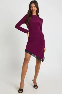 boohoo Robe Mi-longue Moulante À Encolure Bateau Et Ourlet En Dentelle<Femme Satin Et Dentelle|Robes À Manches Longues