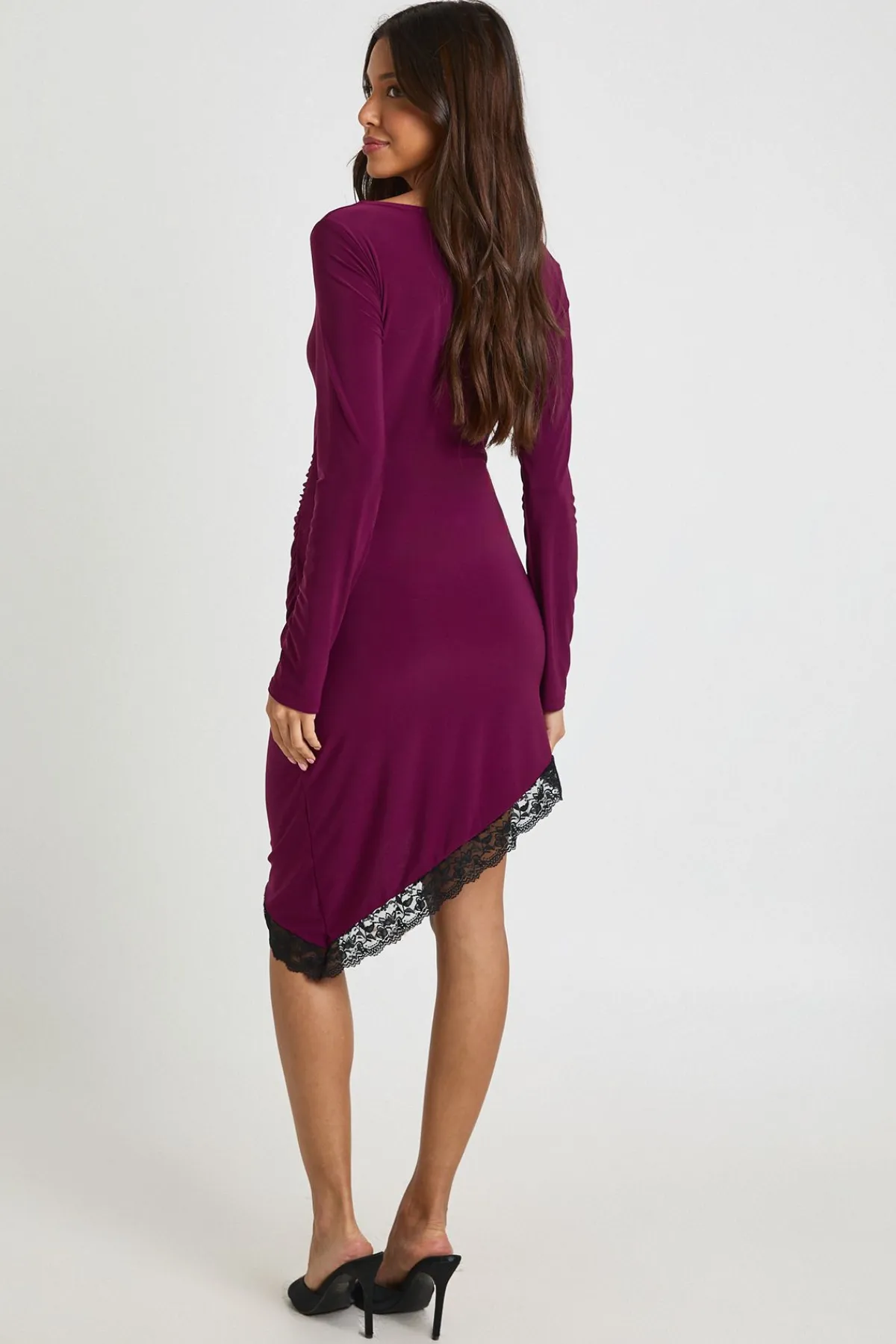 boohoo Robe Mi-longue Moulante À Encolure Bateau Et Ourlet En Dentelle<Femme Satin Et Dentelle|Robes À Manches Longues