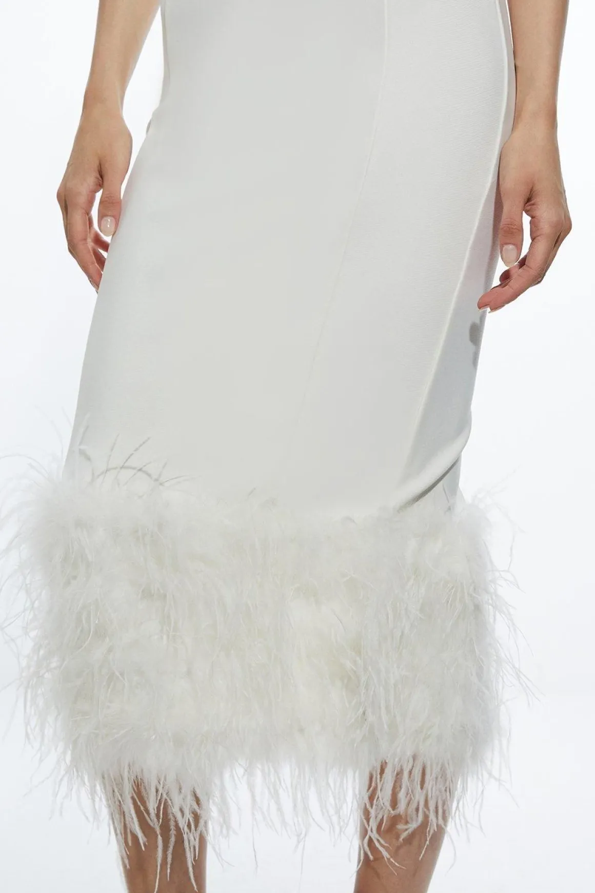 Robe Mi-Longue Moulante en Maille avec Ourlet à Plumes
