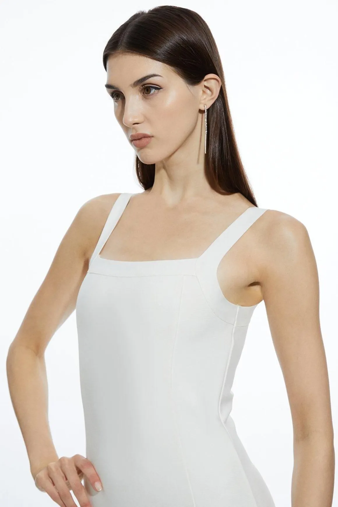 Robe Mi-Longue Moulante en Maille avec Ourlet à Plumes