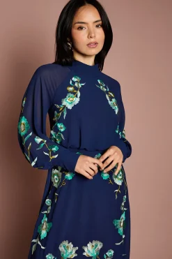 Robe Mi-Longue Petite à Col Montant et Manches Longues avec Broderies Florales